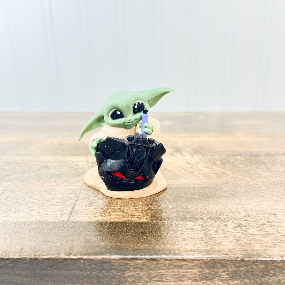 Star Wars The Bounty Collection Series 5 Grogu in Helmet Hijinks Pose 2.25"